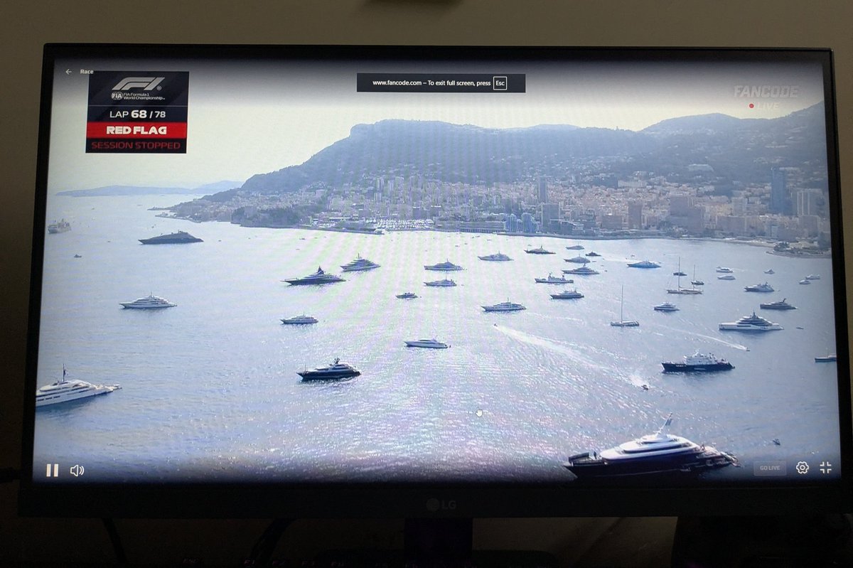 matinr82's tweet photo. Monégasques after Leclerc's crash: https://t.co/4exVwW0I16