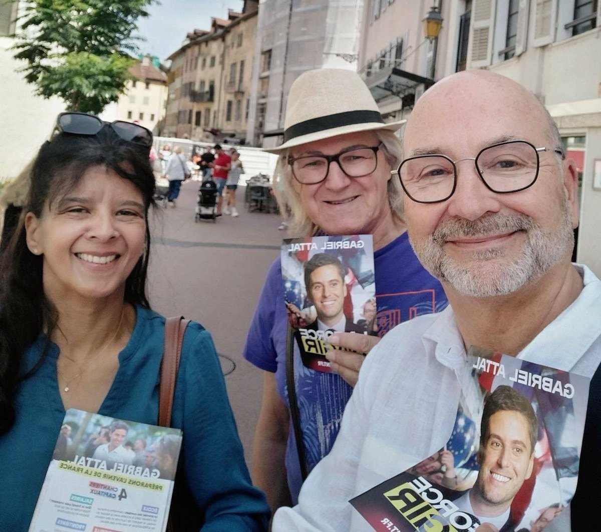 c_ortiz74's tweet photo. @LREM74000 sur le terrain ce matin à #annecy 
@AttalPresident_ https://t.co/wW1Qkrbgxr