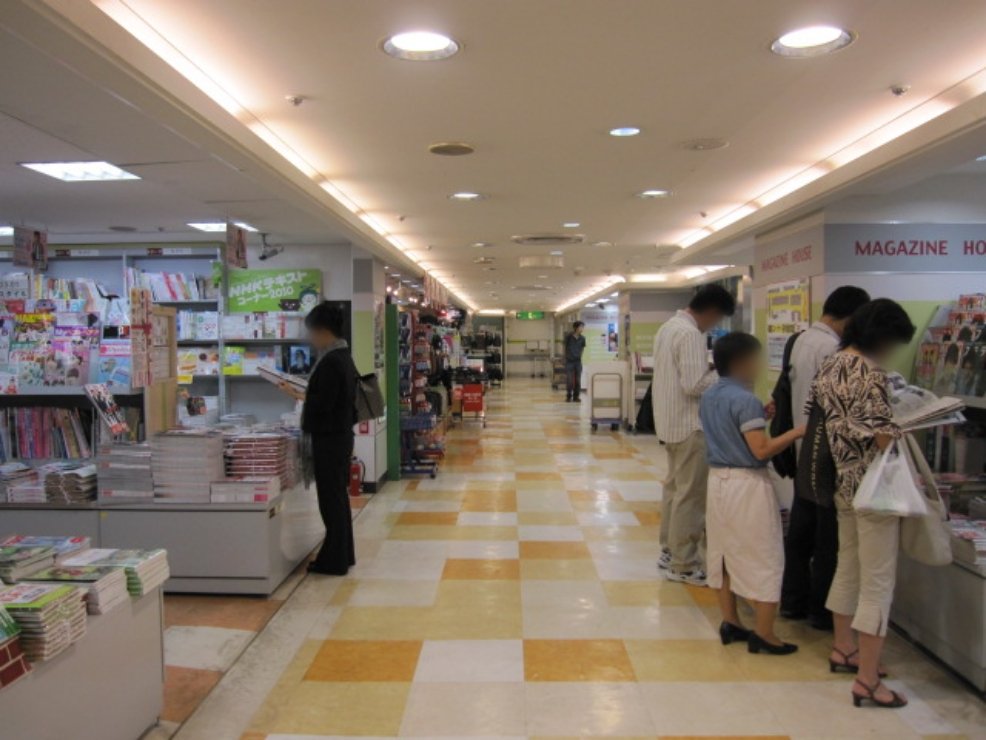 manaca371's tweet photo. 同じくマガジンハウスコーナー。

③④は閉店前日。

#名古屋 #三省堂書店 https://t.co/T0NHGvenwQ