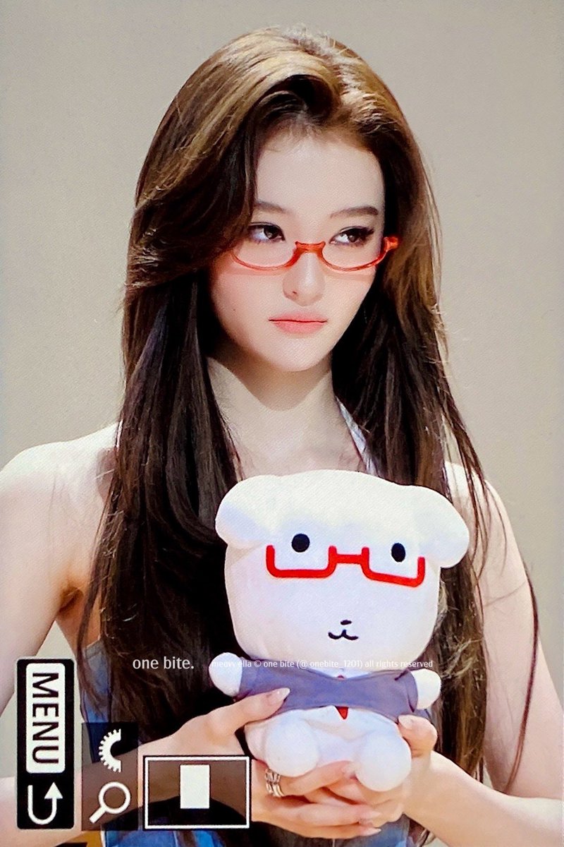 onebite_1201's tweet photo. 260607

#미야오 #MEOVV #엘라 #ELLA https://t.co/dW32BtQa99