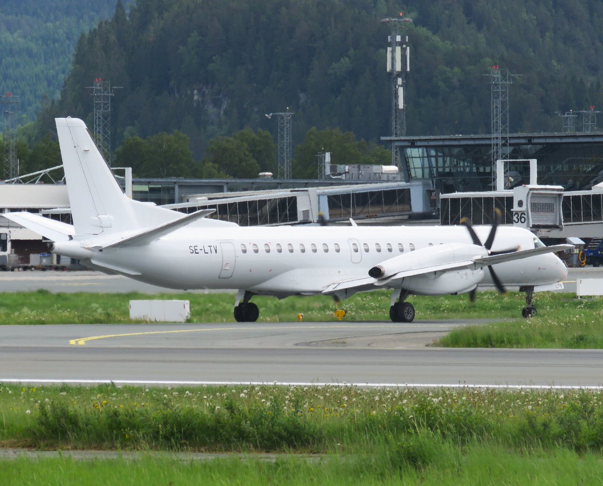 gyrfalk's tweet photo. Saab 2000 at Trondheim Airport June 6th, 2026. SE-LTV from Saab, built 1999. 63 nos were made of which 31 are operative. Notice the pronounced dihedral of the hor. stabilizer.
#Saab2000 https://t.co/dWCzvTksha