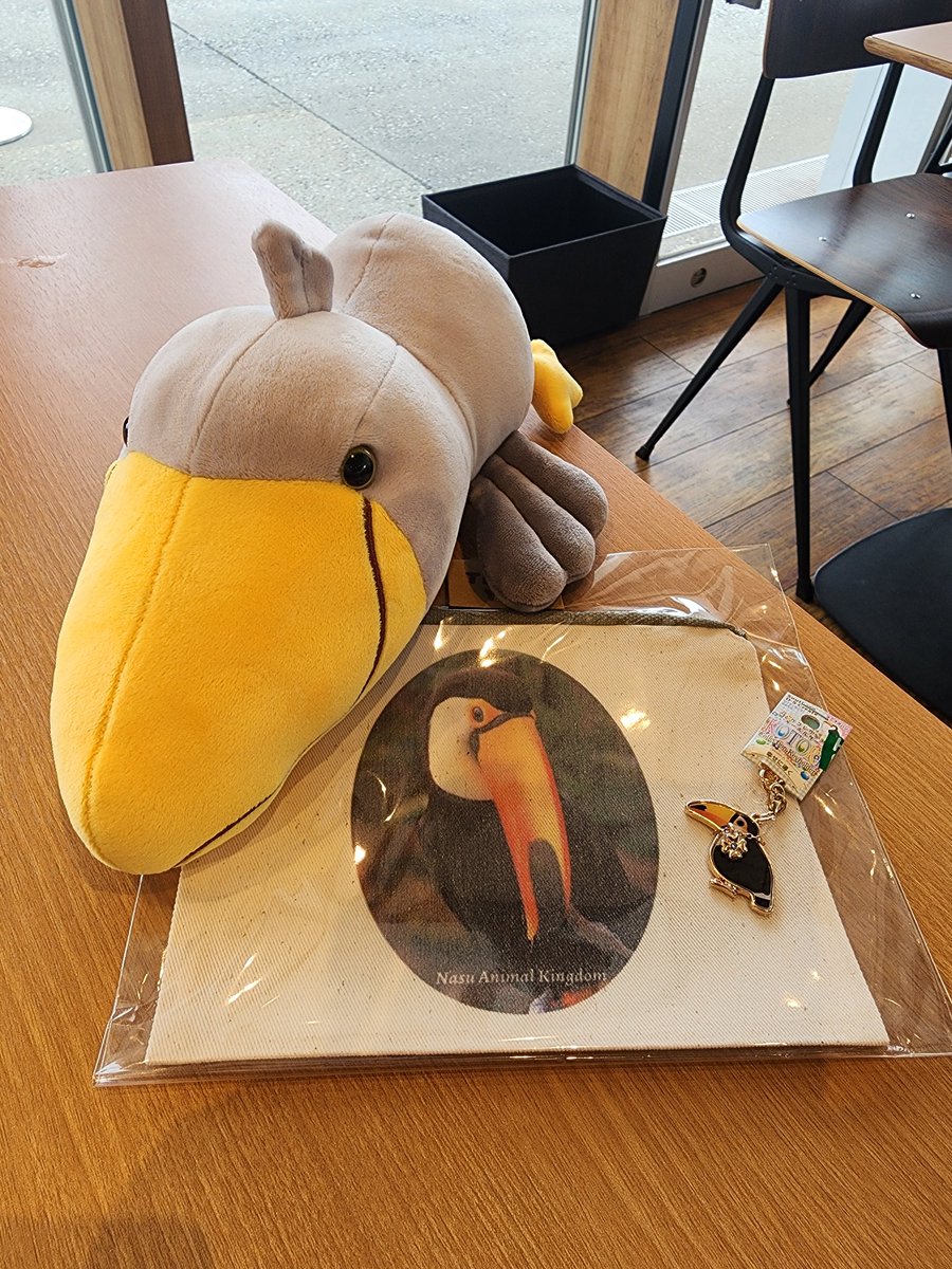 gotoco18's tweet photo. どぉっっっちゃくそプリチーな鳥さんグッズいただいたの！！！
オニオオハシさんポーチとキーホルダーにハシビロさんぬい(ง◜௰◝ )ว♪( ◜ω◝و(و "
殺人的にかわええええええぇ！！！！！
りんこさんありがとう～！！！！！(;¤̴̶̷̤́д¤̴̶̷̤̀)ﾊｧﾊｧﾊｧ♡ https://t.co/c3ES85l84h