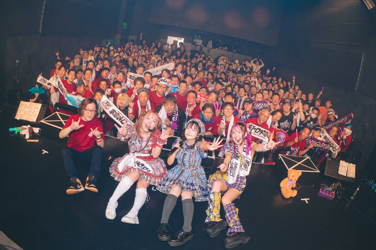 kakumei_mero's tweet photo. 『四六時中☆むちゅ〜☆更新ちゅ〜！ワンマン』
大盛況！ありがとうございました！💜🩵🩷
#かくめろ4周年 #革命メロイック https://t.co/EWBKlFt47q