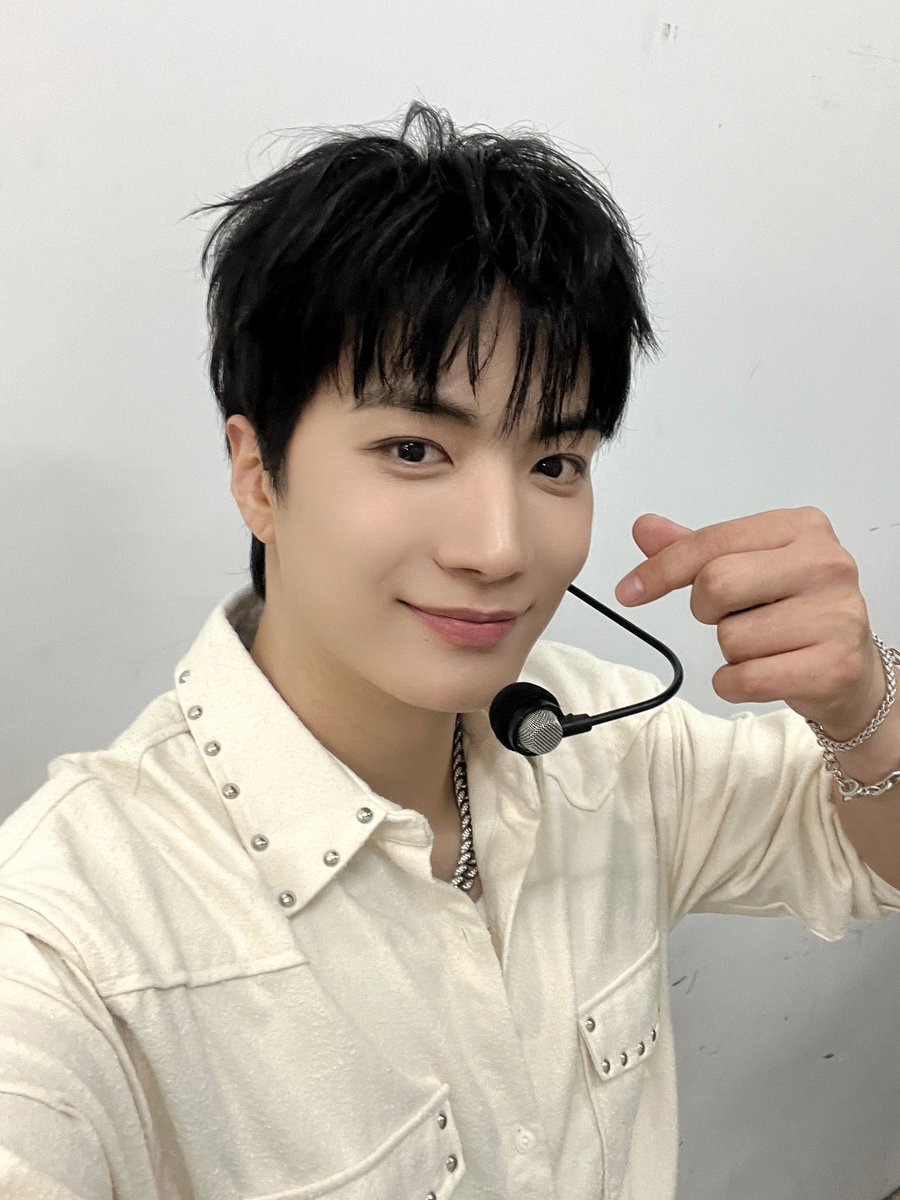 Happymatsu__'s tweet photo. 종현이 생일축하해 🎉 
#HAPPY_JONGHYEON_DAY 
항상 함께할께 같이걸어가
#종현이_계절을_앤유가_축하해 https://t.co/HNN1ac2cqG