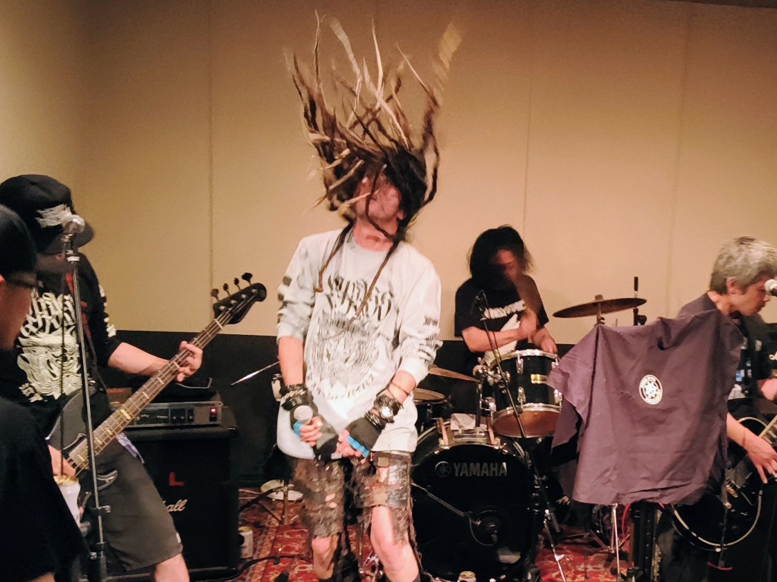 SnowBlind_'s tweet photo. PROLETARIART at ダンスホール紅花
今宵もゴローさんの言葉が刺さった
反体制を貫くプロレタリアートは真のハードコアパンク、クラストパンクだね
企画してくれたゆまっちとの共演も最高でした https://t.co/O5zM9AB78T