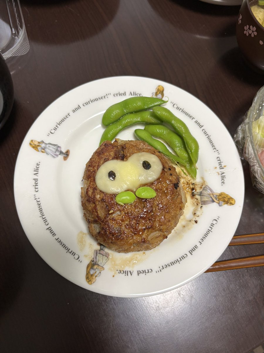 shiocake's tweet photo. 本日は子ども達と一緒にアニポケXY&amp;Zを観ながらお絵かき大会していて、その時描いたマーシュ&amp;ニンフィア💖
そしてチーズが溶けて嘴が無くなっちゃったモクローハンバーグ😭 https://t.co/H7wHJre9Xj