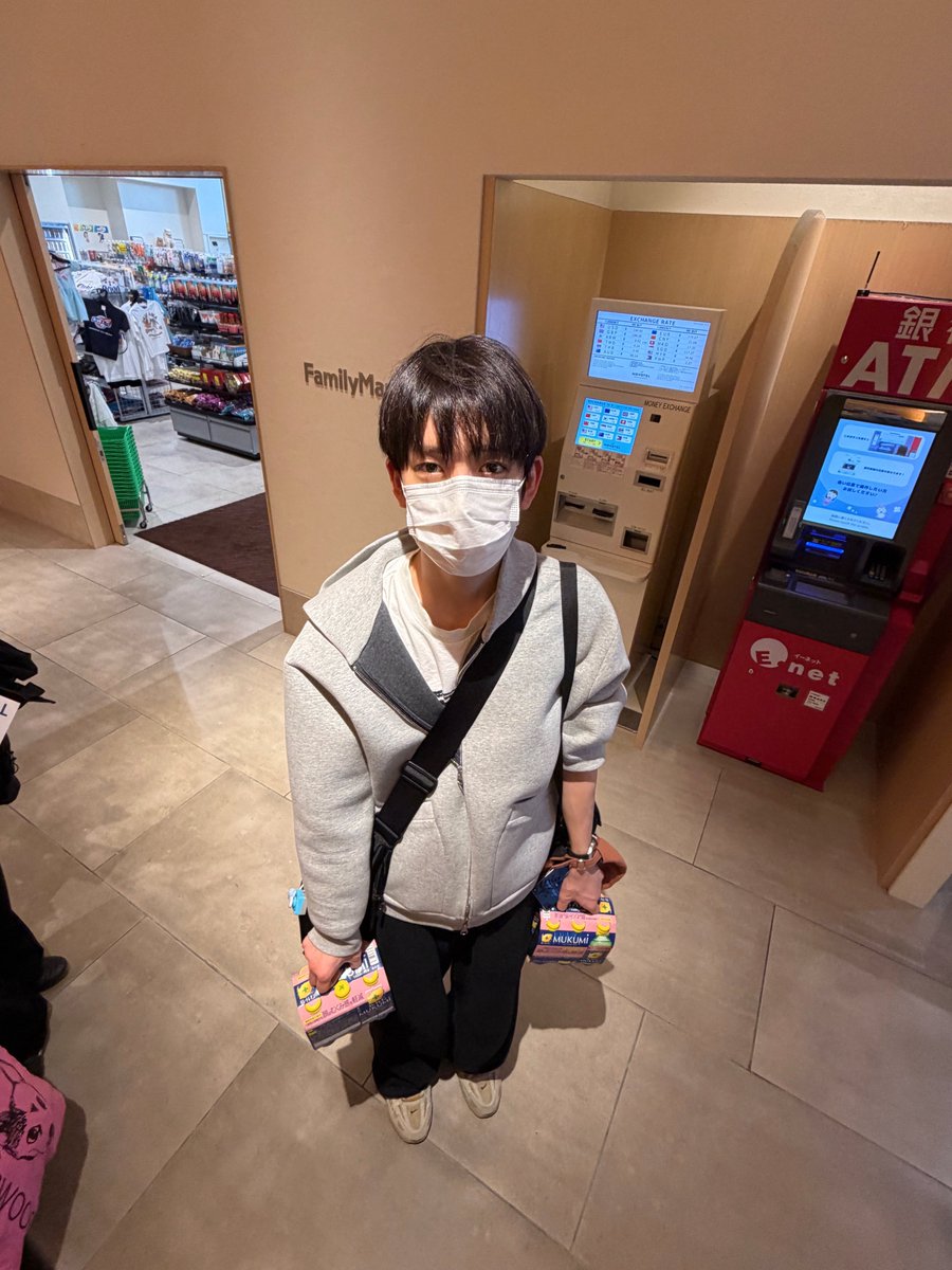 IDID_starship's tweet photo. [🌠] #김민재_DID
In Okinawa with 김피디

#IDID #아이딧 
#KIMMINJAE #김민재 https://t.co/zRjClKZpFN