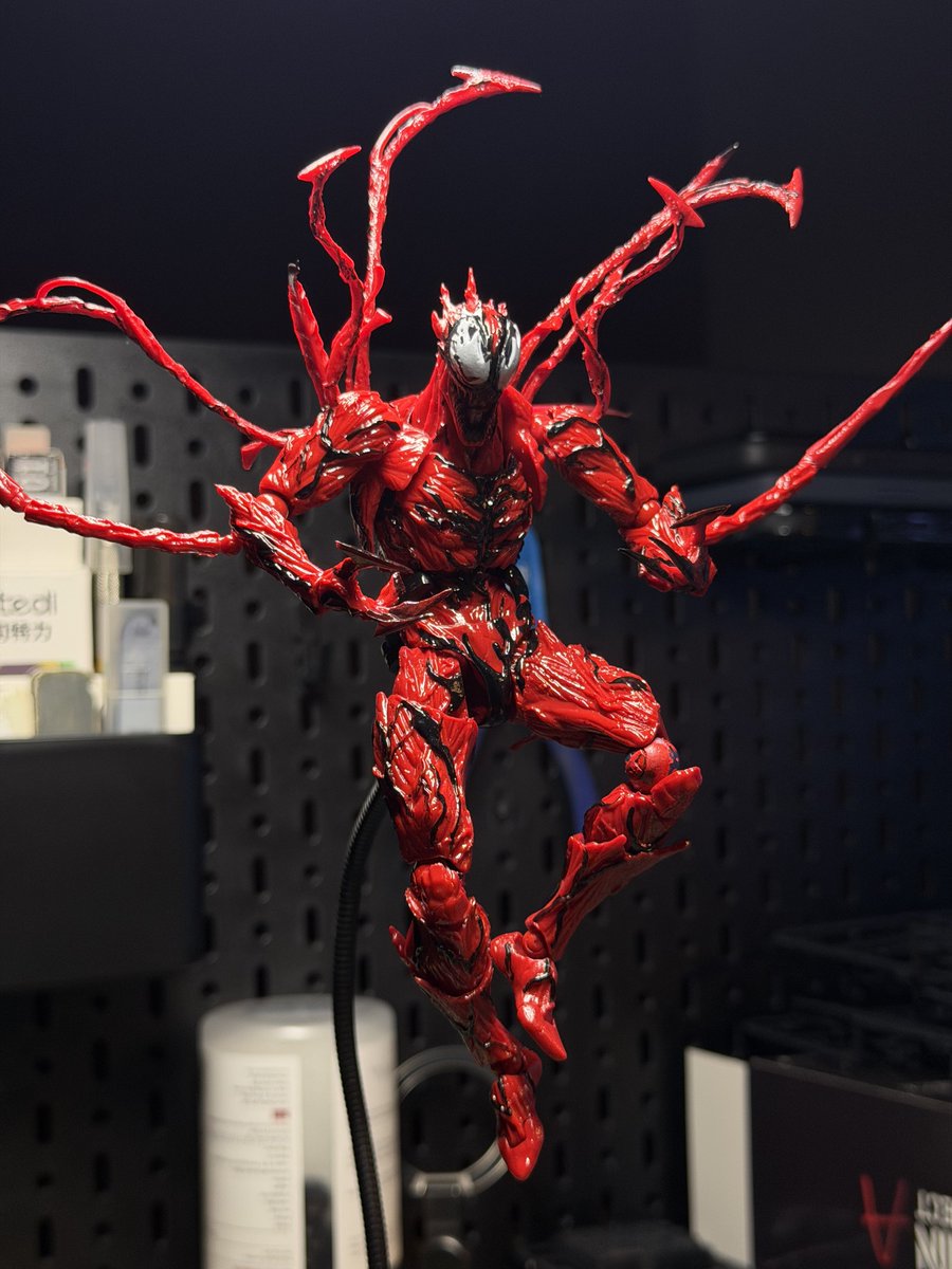 Paimon47's tweet photo. @wz2201298 Amazing how you completely transformed the Kaiyodo Carnage figure https://t.co/5CHmYUgiWe
