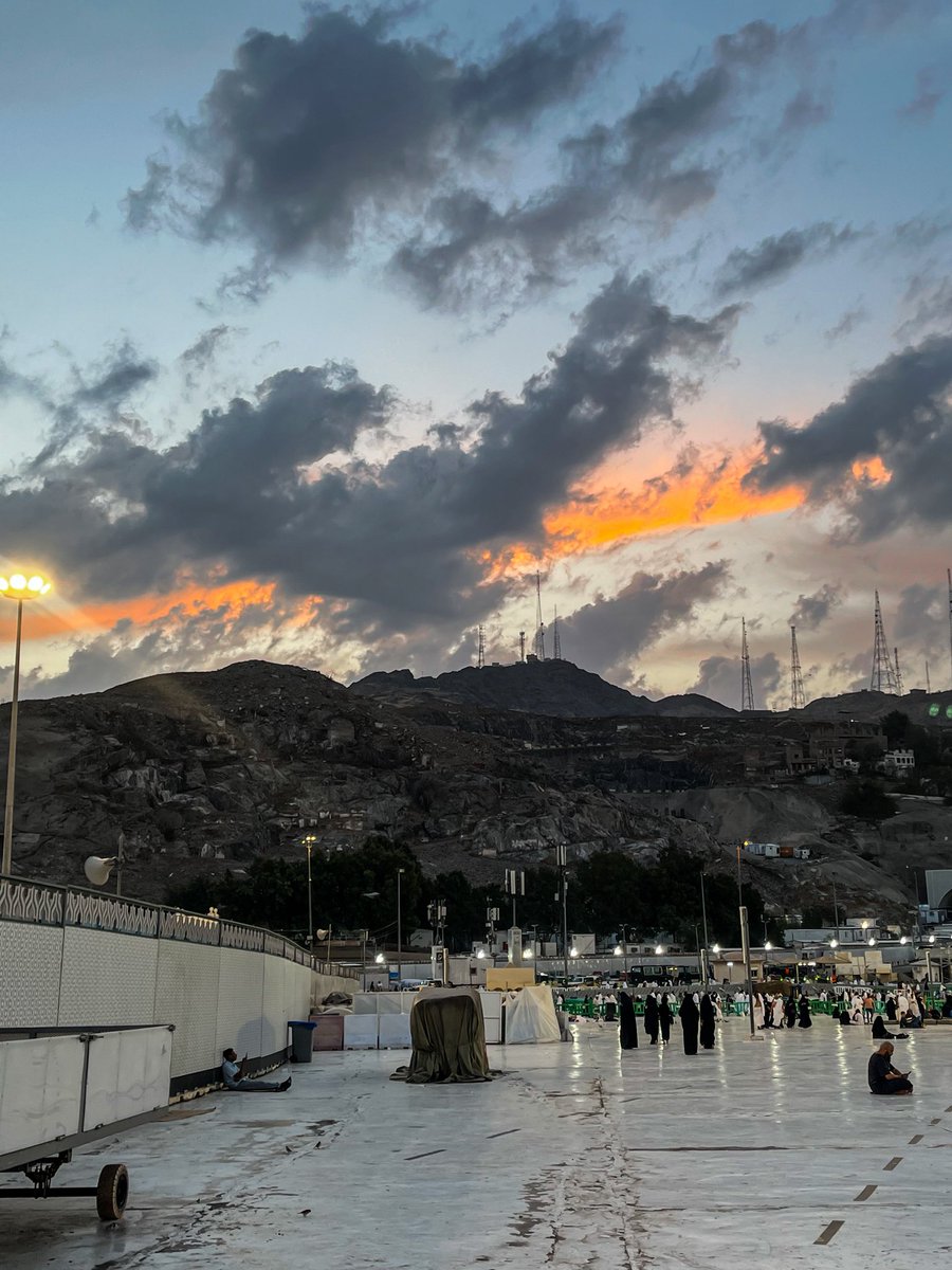 mo_7madh's tweet photo. جميلٌ أن يختلي المرء بمكانٍ يُشبهُه🧡 https://t.co/ZE0Lntlm7m