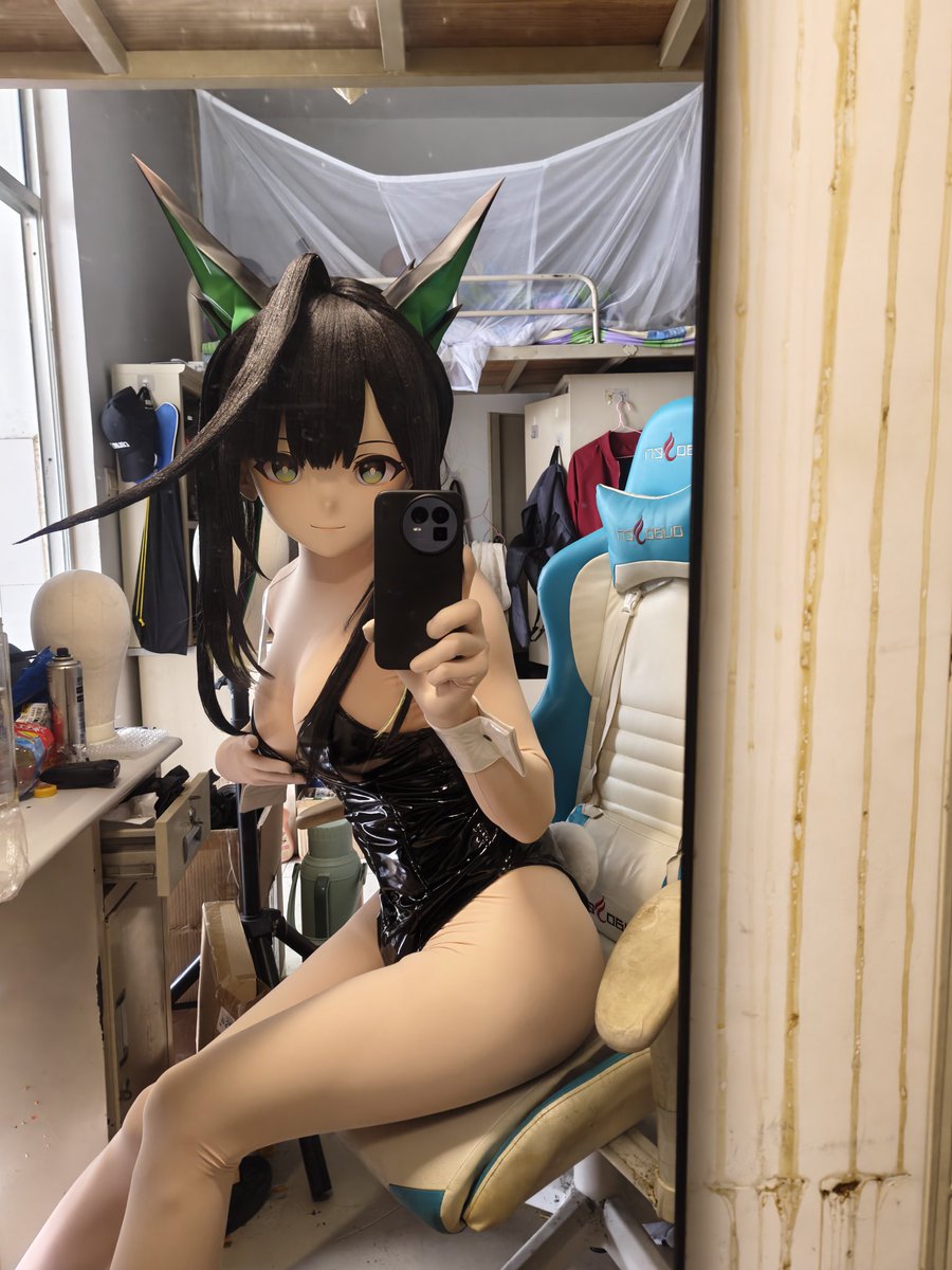 tu_zhang66502's tweet photo. 趁着舍友睡觉偷偷的穿兔女郎😋
#kigurumi #mon3tr https://t.co/w6bOhr5L6l