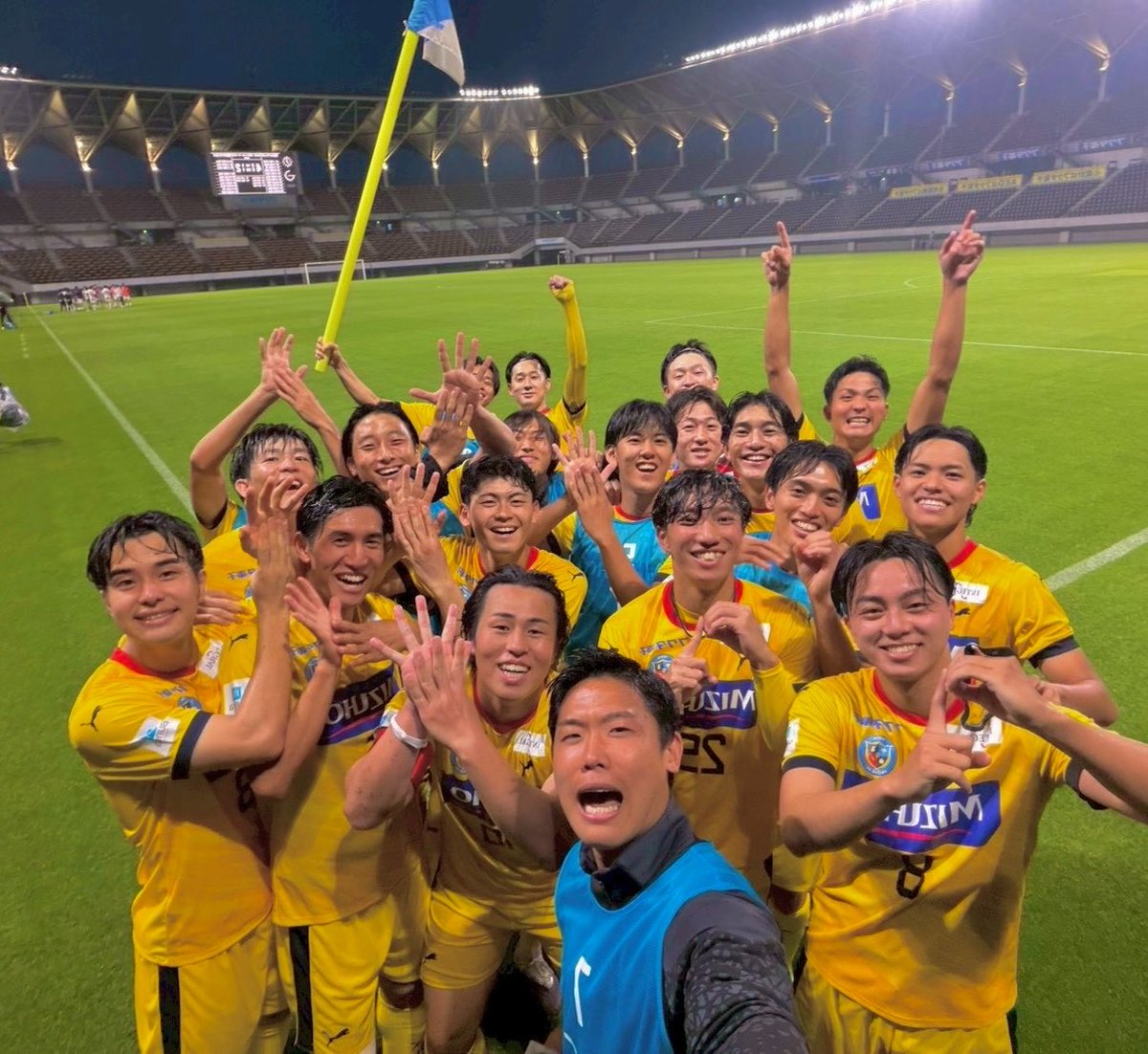 TOKYOUNITED_FC's tweet photo. ╋━━━━━
        𝙒𝙄𝙉 𝙋𝙃𝙊𝙏𝙊📸
   　　　　　━━━━━╋

本日の試合に勝利し、リーグ順位は2位に浮上⭐️⭐️⭐️
⁡
#東京ユナイテッドFC https://t.co/VmXb81DDSX