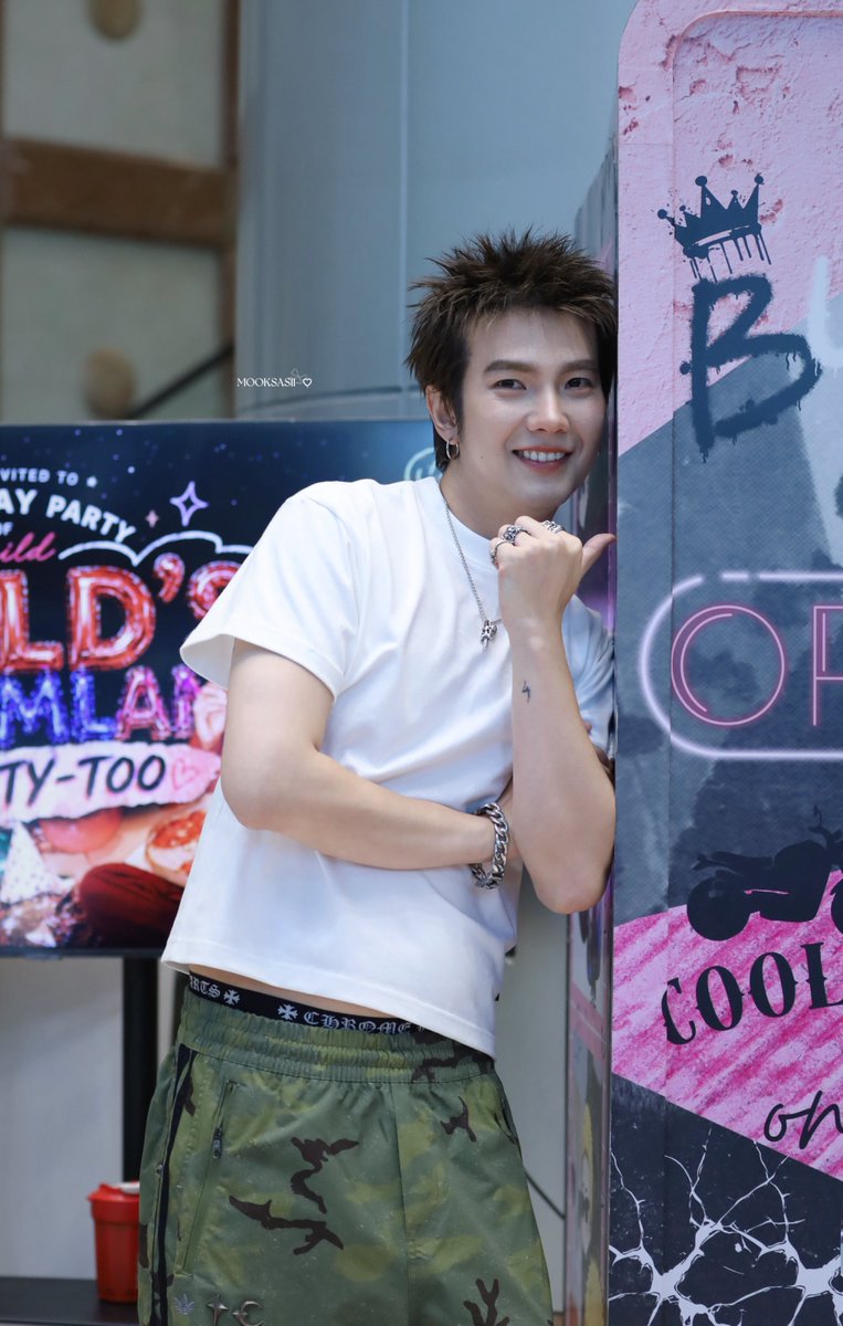 mooksasii's tweet photo. แค่ยืนจำเป็นต้องน่ารักขนาดนี้ไหมน้ออ คนเรา🥹

070626 
#BUILDsDreamlandThirtyToo
 ˗ˏˋ ꒰ #Buildjakapan , @JakeB4rever ꒱ ˎˊ˗ #Beyourluve #sspicss https://t.co/Ft8PkOfGLC