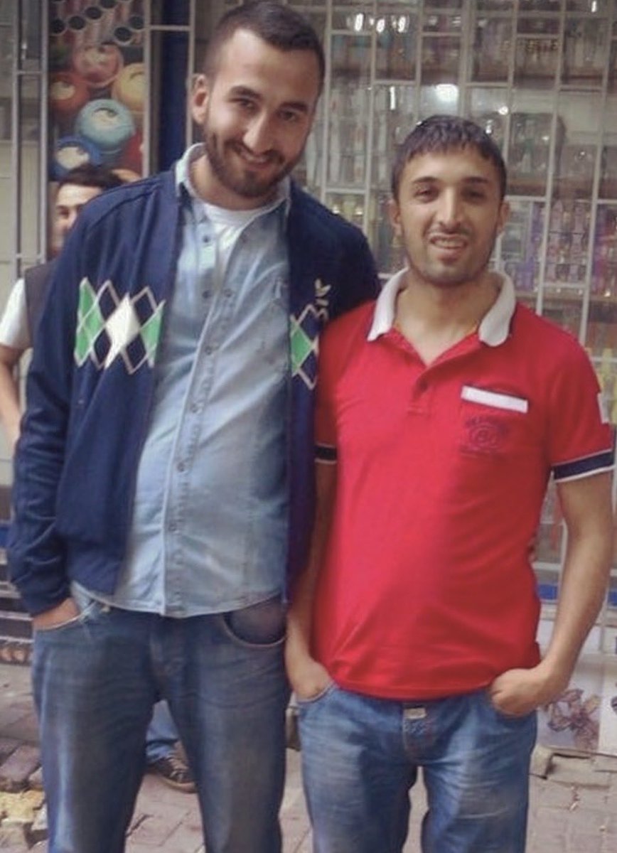 ElChico1907's tweet photo. Benim semtim yerim yurdum abim adım sanım kimligim herşeyim belli dediginiz kadar varsanız illaki denk düşeriz bigün biyerde. #Parseller #ÜmitYalçın 😉 https://t.co/VYMF32fuSK