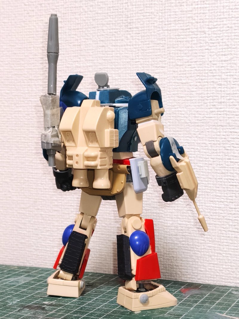 6s3a2b2a55's tweet photo. 装甲バトルアーマー進捗。

前回よりフロントスカート短縮。
サイド、リアスカート追加。

前腕が短い印象なのでジャイアントバズの輪切りで袖口を作って延長。
手首関節も仕込んでしまう。

幅増しした砲塔に1/72AFVのキューポラを装着してナナニイ化で本日ここまで。

#ザ・アニメージ
#SBアーマー https://t.co/AXSy49EB3Y