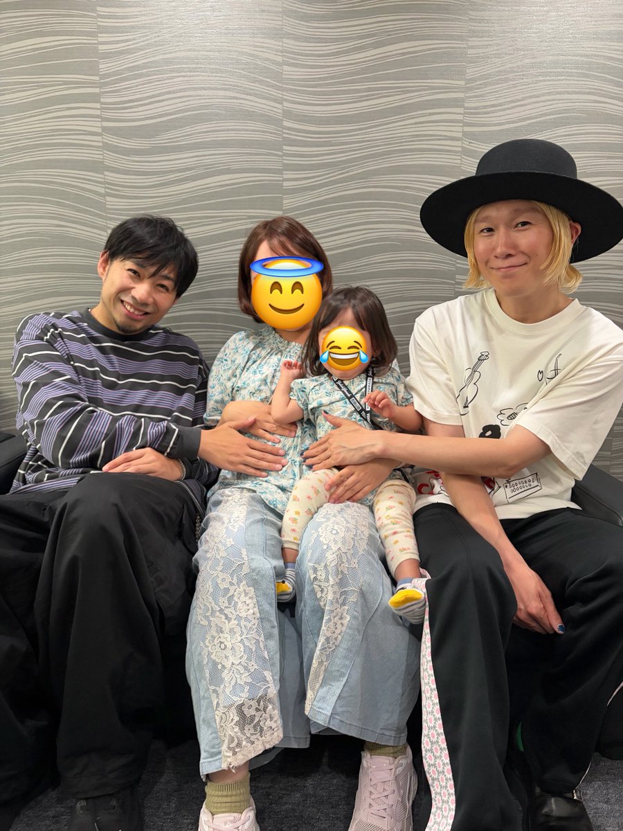 b30und's tweet photo. #吉田山田 #SFCツアー 
渋谷2日目に娘と行ってきました！
終始ニコニコで手拍子したり、興味津々に2人の音楽を楽しんでました。
お腹の子も動いてた。良い胎教✨
なんとバクステ当選！
娘とは初めて一緒に写真撮れてとっても嬉しかった🥰泣いたけど😅
出産前のいい思い出になりました☺️
備忘録をALTに https://t.co/c3xip5hgXr