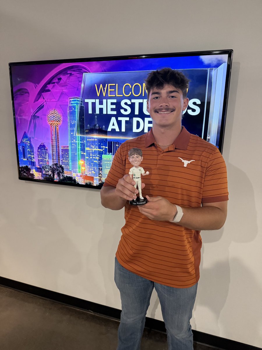 ihss_dfw's tweet photo. Thanks to @Jaxrobinson11 for joining us today.  Big bat for that devastating @RBI_Club lineup and should be a huge part of @TexasBaseball next year. @ParkerUniv https://t.co/WBYBvQlgDP