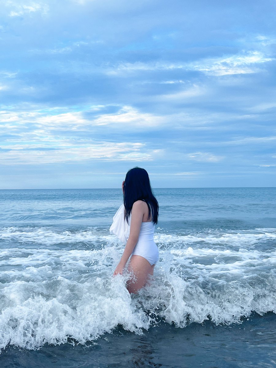 eirroaim's tweet photo. beach episode!! ☀️ https://t.co/sA2IQ43E45