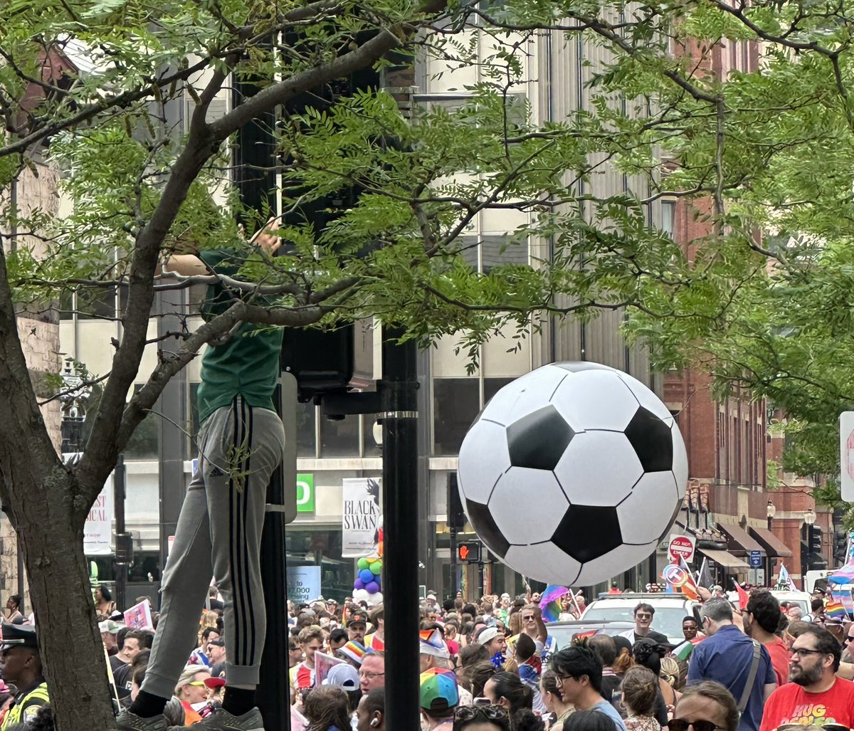BostonPhot2026's tweet photo. Boston Pride 2026 @BostonPhot2026 
Photo by Porti https://t.co/j0mB14K0FE