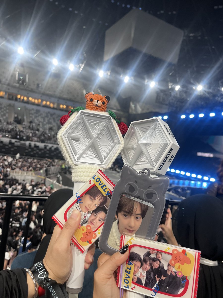 commedesexo's tweet photo. still alive,
still exist,
whatever it takes.

thank u for growing up with me @weareoneEXO #exhorizonjkt https://t.co/lpQxnRye2g