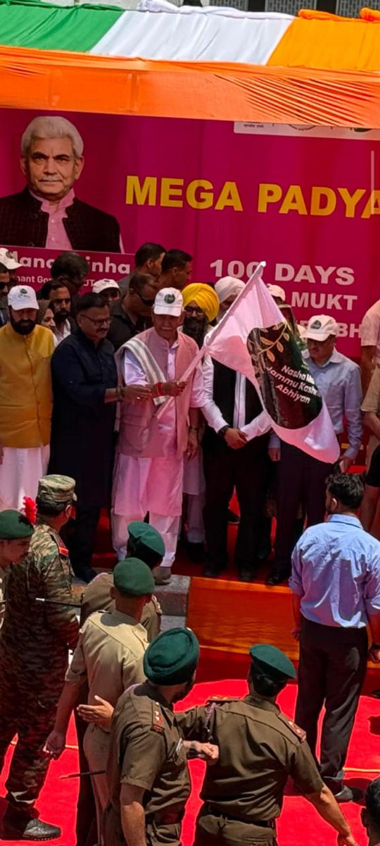 Dr_nature08's tweet photo. The enthusiasm displayed in Poonch today highlights the strength of community-driven change. By encouraging awareness, participation, and collective action through #JKUnitedAgainstDrugs, @OfficeOfLGJandK is fostering a movement that empowers citizens to create a safer, stronger, and more resilient Jammu and Kashmir.