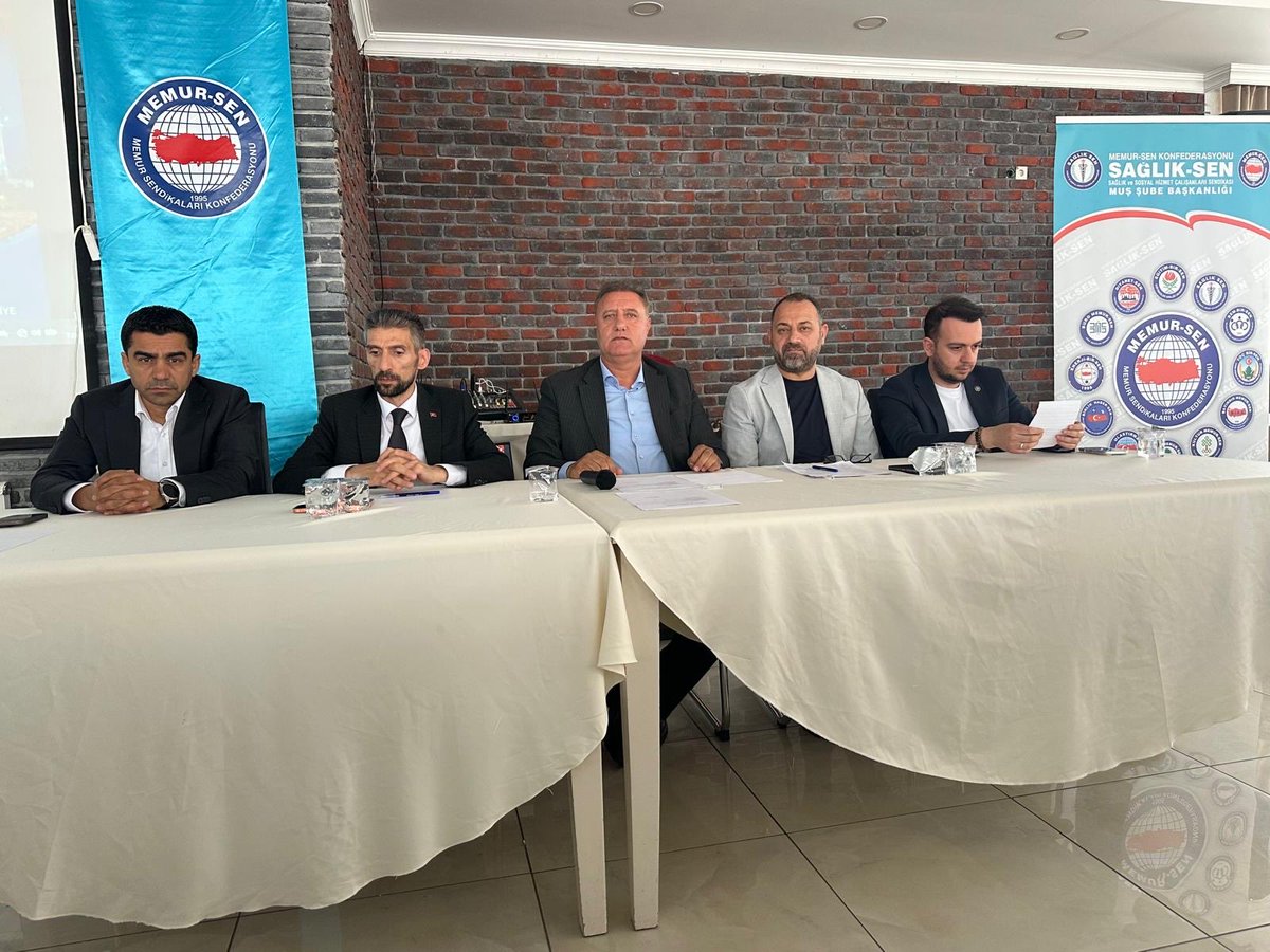 SSMahmutFaruk's tweet photo. Sağlık-Sen Muş Şubemizin 6. Olağan Genel Kurulu’nda güven tazeleyerek yeniden şube başkanlığına seçilen Fehmi Kuzey Vurar başkanımızı ve yönetim kurulu üyesi arkadaşlarımızı tebrik eder, başarılar dilerim. https://t.co/jjxSsWH9gg