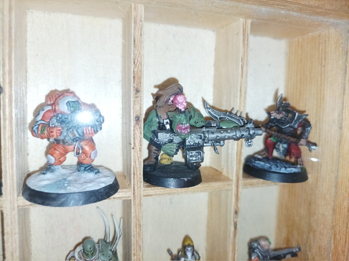 rolprev's tweet photo. @van_herstmann Yup got it right here, an ork from battle for blackreach with a big shoota ! He's got a special place in my heart and on my shelve ♥️ https://t.co/q4sY8LrpOb