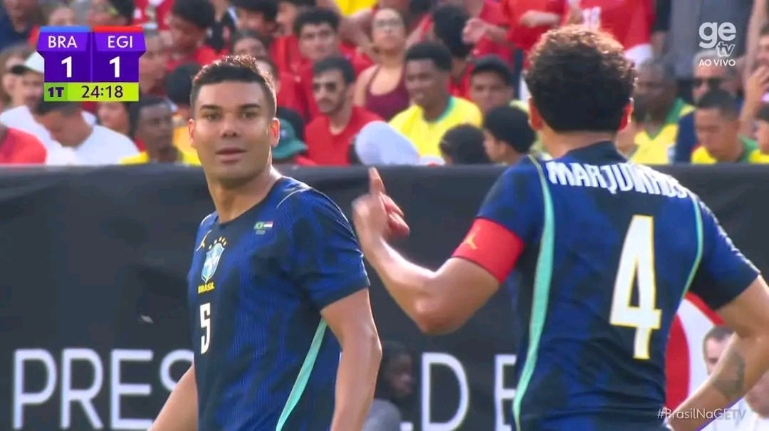 caiolincoln_'s tweet photo. Essa aqui é uma imagem que exala um fracassado tremendo. 

O Casemiro no treino é um leão, no jogo fica com essa cara de perdido; e o nome do zagueiro é Marquinhos. Como impor respeito na defesa com o zagueiro que tem o apelido desses?

A gente tá fudido nessa copa. https://t.co/OFJ7d815mk