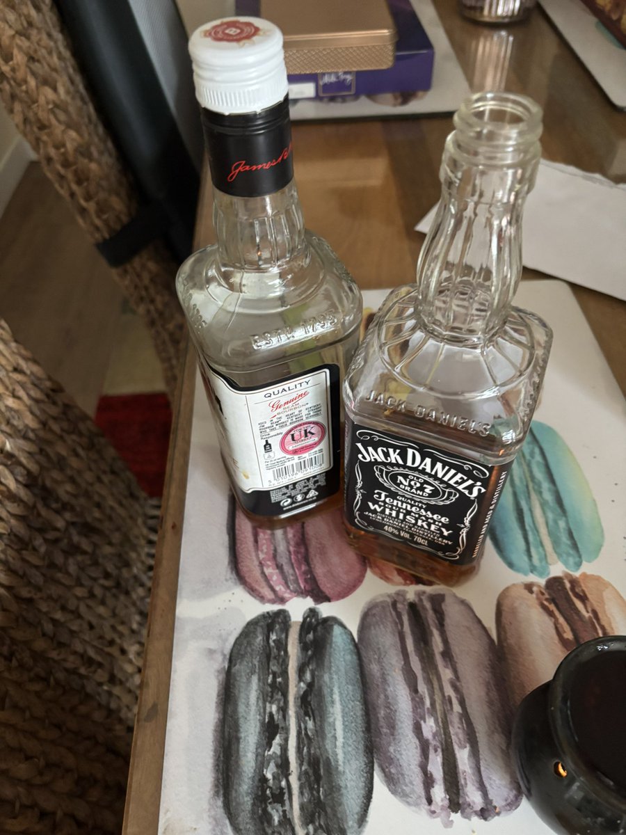 charliesshamen's tweet photo. My 2 best  friends who looked after me last night. https://t.co/8KmMpNumuu