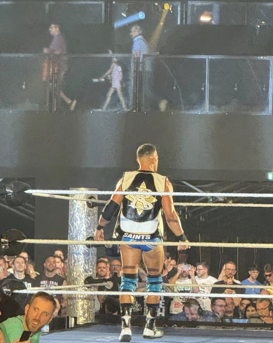 AllMightyPeach's tweet photo. Everybody loves the back of Ricky Saints! https://t.co/hKmbUIM6Zu