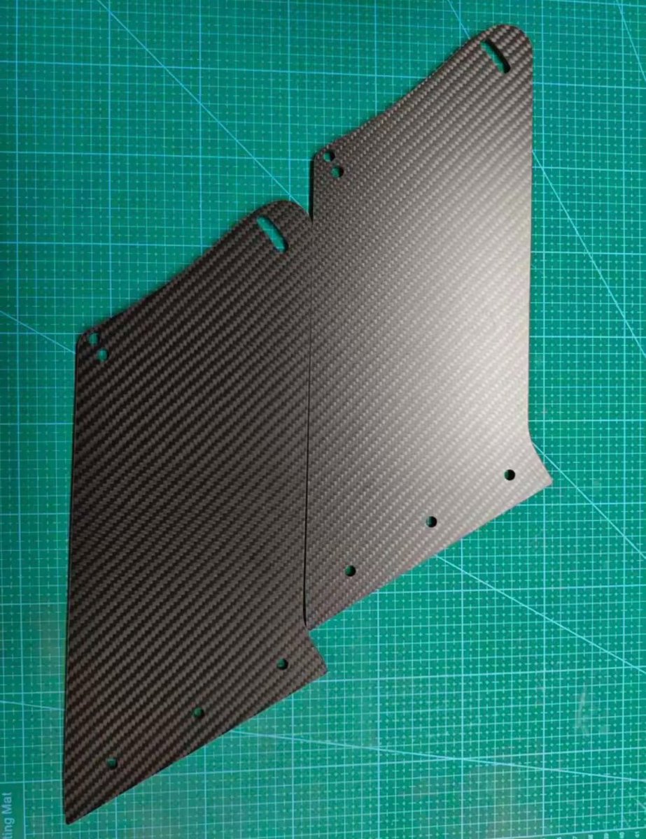 YETDS_DEV's tweet photo. ドライカーボンウィングステー・翼端板
どのメーカーでもOK
トランク貫通も対応
穴位置やサイズなどは写真から座標を割り出すので基本来場不要
料金ははサイズにより変動

基本2万円〜 https://t.co/dIsAX69d31