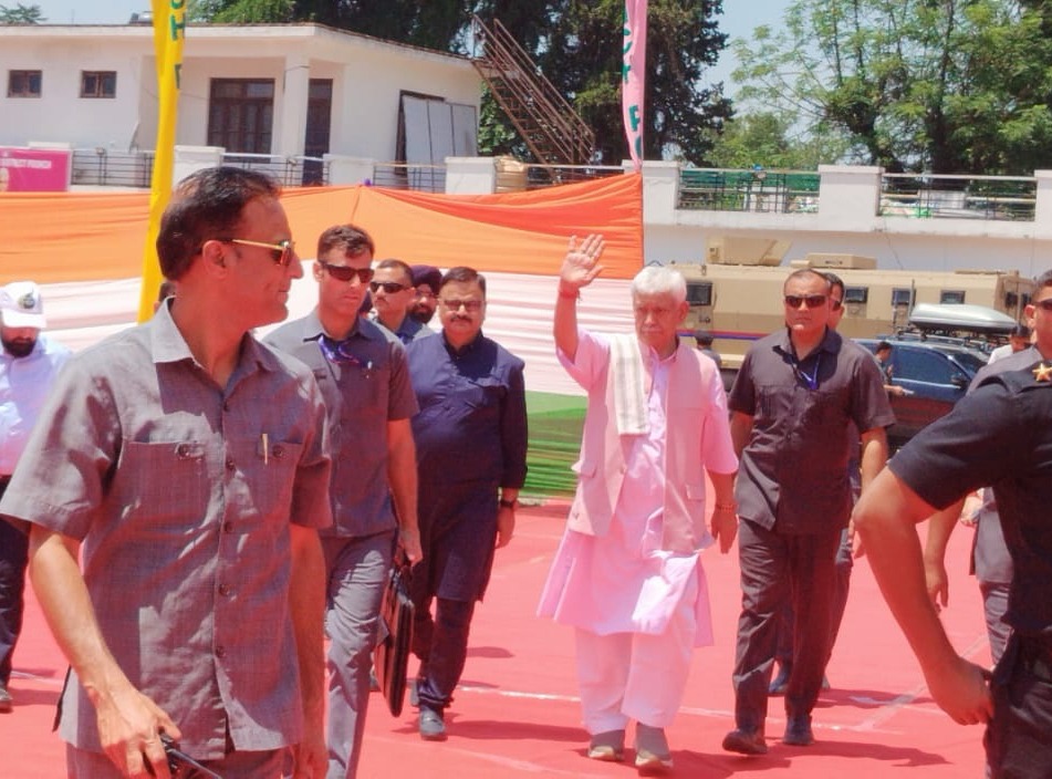 RaghuXpress's tweet photo. Poonch sent a powerful message of unity and social responsibility today as citizens from all walks of life joined the anti-drug march. The growing momentum of #JKUnitedAgainstDrugs under the leadership of @OfficeOfLGJandK reflects a collective determination to safeguard future generations from addiction and despair.
