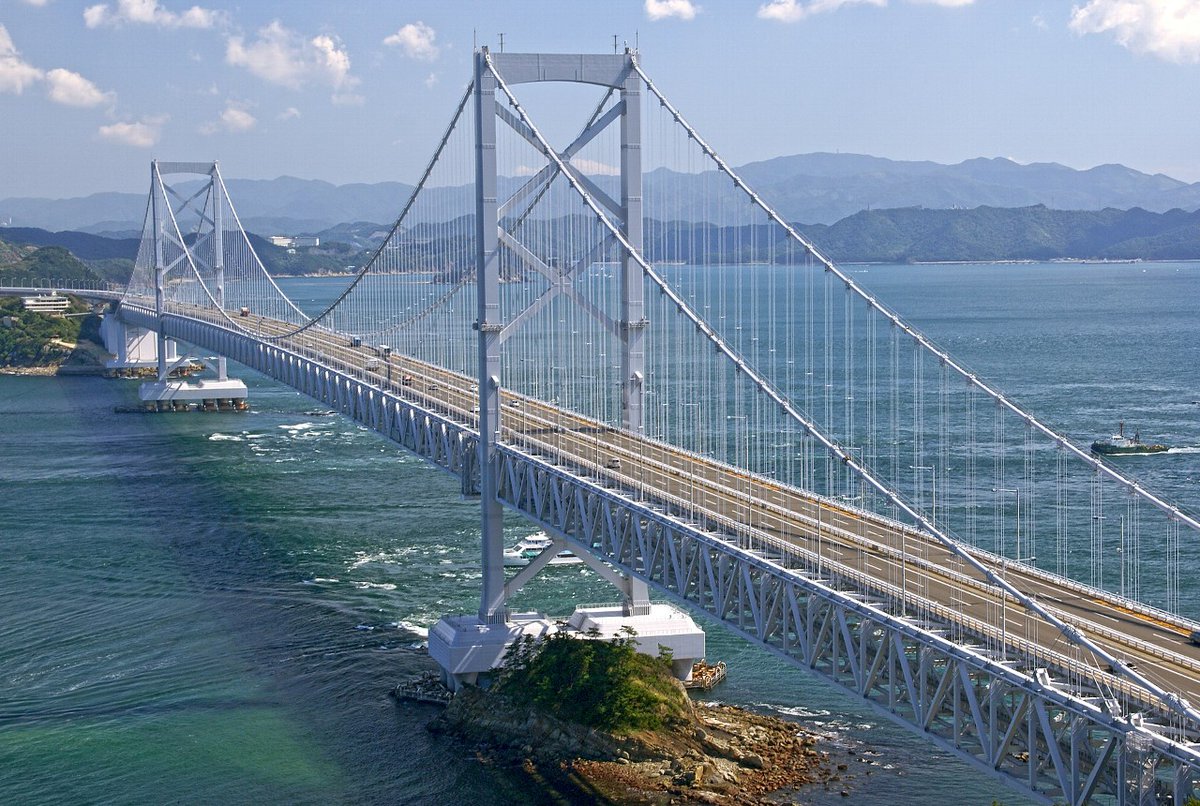 maririn20's tweet photo. #大鳴門橋開通記念日

1985年、鳴門海峡を跨いで四国と淡路島を繋ぐ大鳴門橋が開通。
兵庫県南あわじ市福良丙と徳島県鳴門市鳴門町土佐泊浦間の鳴門海峡の最狭部を結ぶ吊り橋。
本州と四国を結ぶ3つの本四架橋ルートの1つである神戸淡路鳴門自動車道として供用され交通の要になっている。 https://t.co/2OXyFiCnrE