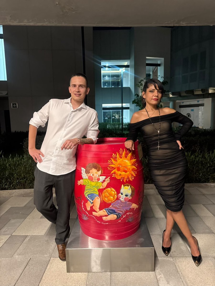 joaquin8a_glez's tweet photo. Tocayo @lopezdoriga , por favor corregir el dato respecto al proyecto “Arte y Barricas 2026” en Zapopan, Jalisco. Este fue idea de la regidora María Elena Ortiz. 🙏🏻🙏🏻🙏🏻. Yo soy uno de los 48 artistas que participaron. @RadioFormulaMex 

#joaquin8a #arteybarricas #cultura #arte https://t.co/fcJMbzj1VC