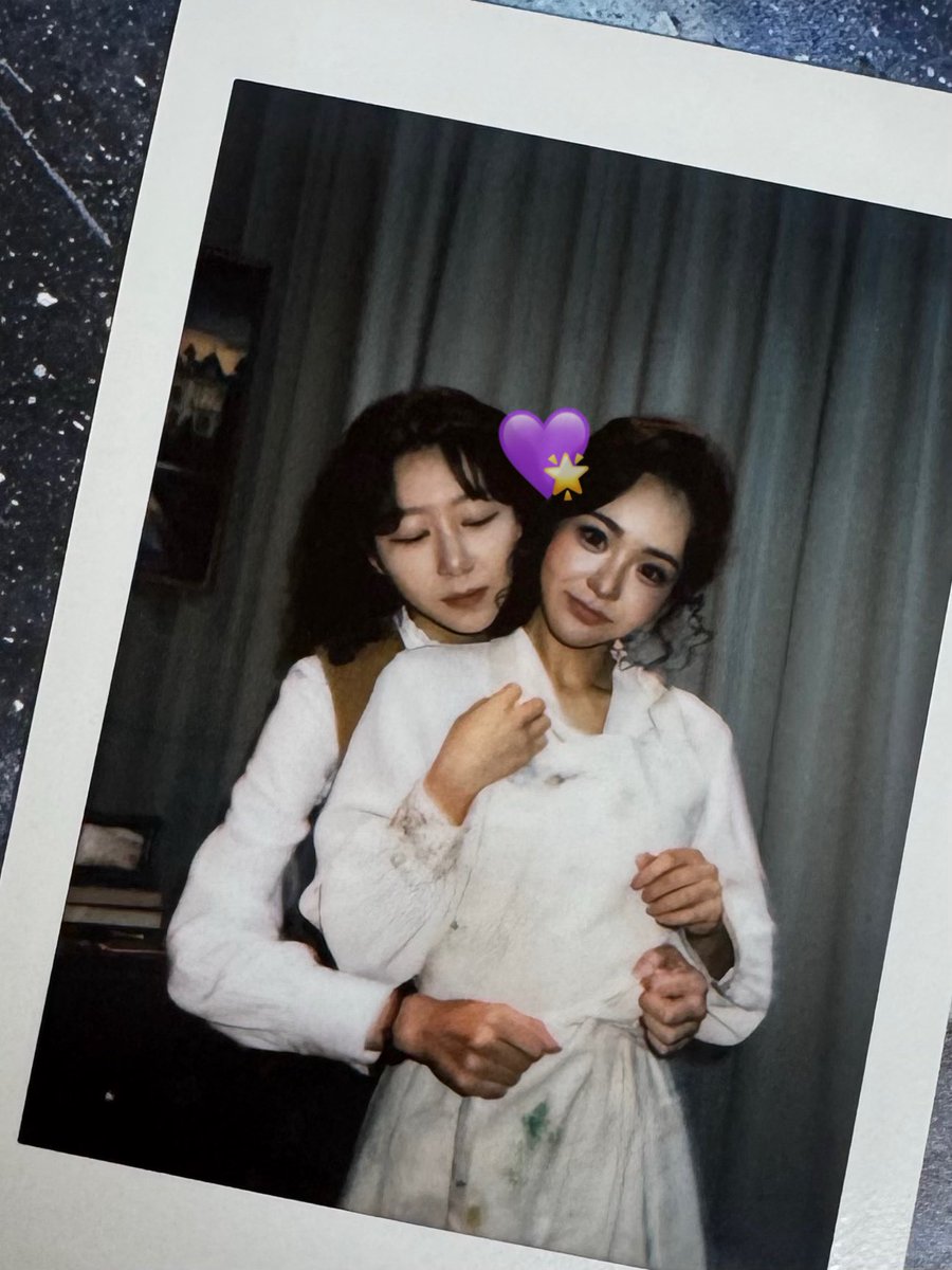 mumu_rae's tweet photo. #폴라를_하나_그릴_수_있을까요 
#마침내_태어난_우리의_폴라 
#내_폴라가_이만큼 
#가슴속에_폴라가_핀다 
#다했니_그럼_이제_보여줘
#바래지_않을_영원한_폴라_속에서

작가님 앞치마 묶어드리기...... 인데
이제 제가 나가드릴까요? https://t.co/rlItPTZHvV