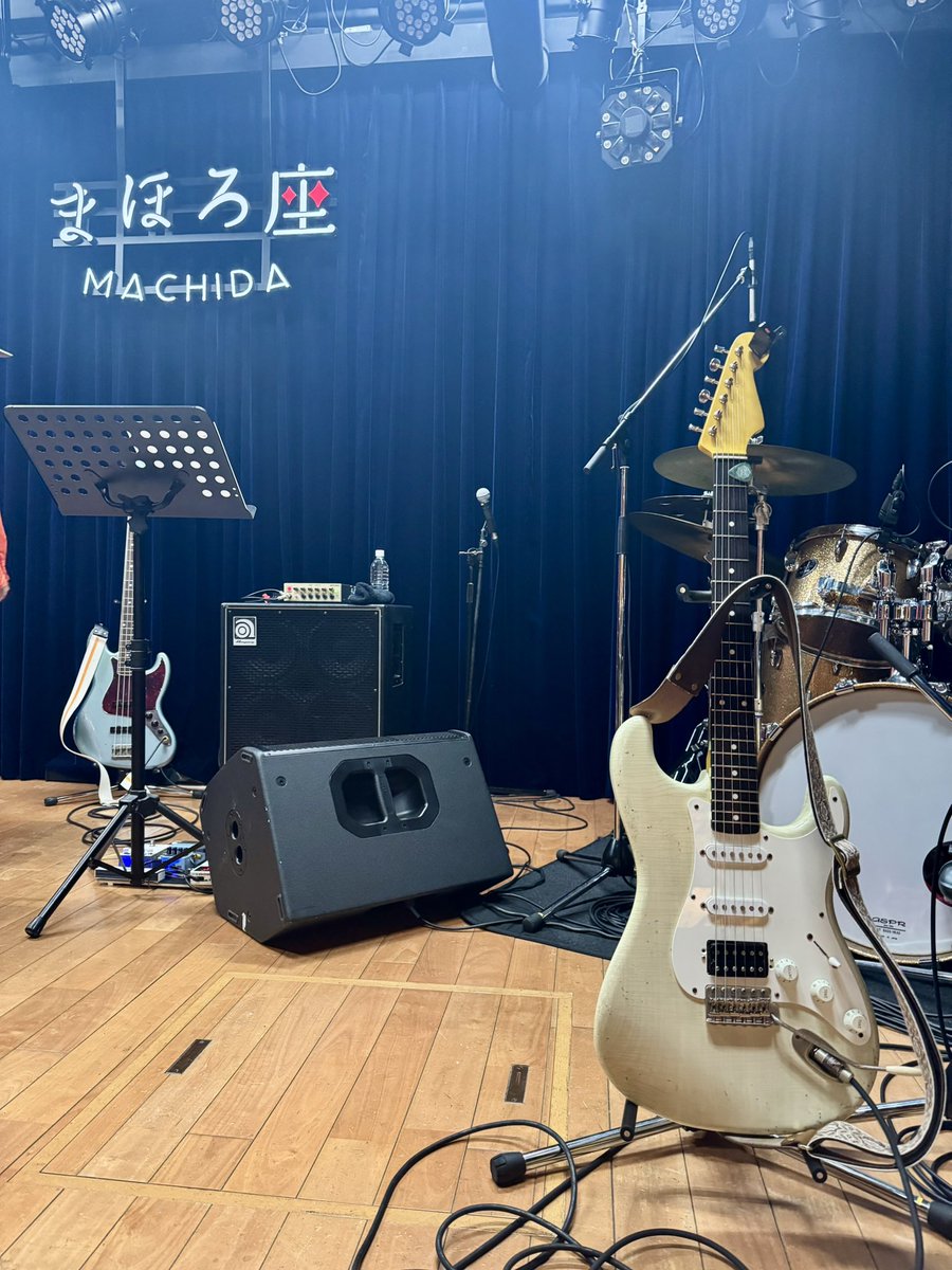 kyoheiishikawa's tweet photo. 2アーティスト分、いっぱい弾いた！
お疲れさまでした！ https://t.co/TRiV9j7Oro