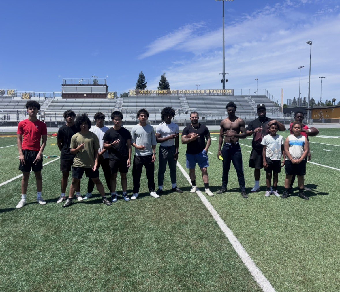 CoachMays21's tweet photo. Regular scheduled programmin w/ @K1_minko @Kesean_d1 @JeshanonM7 @Coach_Green26 https://t.co/BIyygvoQLL