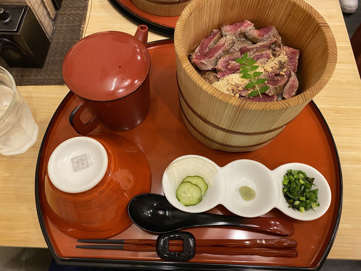tskir23's tweet photo. @_tckptko_ ご飯なら牛光ってとこの肉まぶしが美味しかったのと抹茶になるんですけどやっぱり抹茶館、伊藤久右衛門、中村藤吉は何食べても美味いです！🍵伊藤久右衛門はアイスで可愛いのがあります！ https://t.co/DEDMYW9ulv