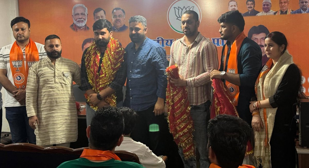 sonikasdutta's tweet photo. आज भारतीय जनता युवा मोर्चा जिला जम्मू उत्तर के साथियो के साथ परिचय बैठक हुई जिसमें परिचय के साथ-साथ आगामी कार्यकर्मो पर चर्चा हुई , इस बैठक मे मुख्य रूप से युवा मोर्चा के प्रदेश अध्यक्ष श्री @IArunPrabhat  जी, जिला अध्यक्ष  श्री @rajatsingh0060 जी, व जिला के साथी उपस्थित रहे l https://t.co/eUiNt4pXHX