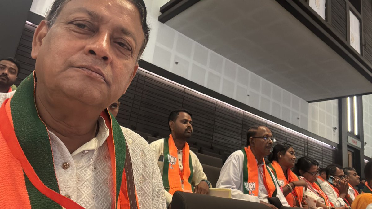 PrasenjitOFC's tweet photo. ভালোবাসা, স্নেহ আর আন্তরিকতায় শিশুদের হৃদয়ে বিশেষ জায়গা করে নিয়েছেন মোদীজি। শিশুদের সঙ্গে তাঁর প্রতিটি মুহূর্তে ফুটে ওঠে এক গভীর মানবিক সম্পর্ক - যেখানে আছে শুধু অকৃত্রিম ভালোবাসা ও মমতা। শিশুদের মুখের আনন্দই বলে দেয়, তাদের হৃদয়ে মোদীজির জায়গাটা কতটা বিশেষ। https://t.co/33mIcw93N8