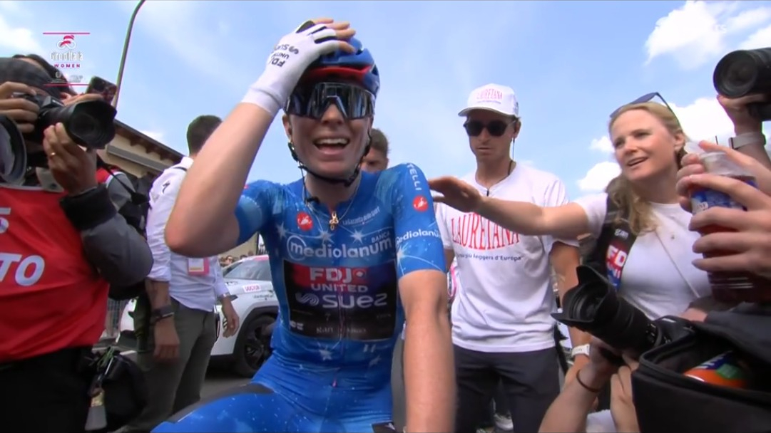 robyn_emz's tweet photo. Demi Vollering (FDJ United-Suez) wins the Giro d'Italia!

She completes the women's Grand Tour set🏆🏆🏆 https://t.co/HOdF1KMzg4