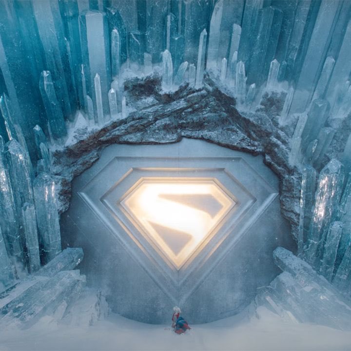 fumikochino's tweet photo. This #Superman Fortress of Solitude lucite table is at the Heights Goodwill in Houston if anyone is having a hard time outfitting their man cave and is going for a distinct 70s-80s vibe. #WeekendsinHouston https://t.co/tFSq5OtsG8