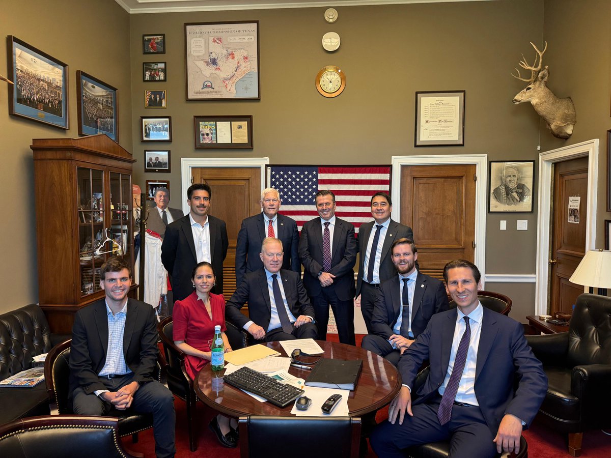 KacperPlazynski's tweet photo. Thank you, Congressman @PeteSessions, for a very good and substantive conversation in your office on Capitol Hill.

🛡️Having participated in the security forum you have supported in previous years, I deeply appreciate your long standing commitment to strengthening Europe’s security, transatlantic cooperation and the resilience of NATO’s Eastern Flank.

⚓I am also grateful for your interest in @PortHaller, a strategic dual use port project designed to strengthen military and civilian logistics across the entire Eastern Flank of NATO.

I hope we can count on your support as we work to turn this vision into a real infrastructure project serving Poland, our allies and the security of the transatlantic community. 🇵🇱🤝🇺🇸