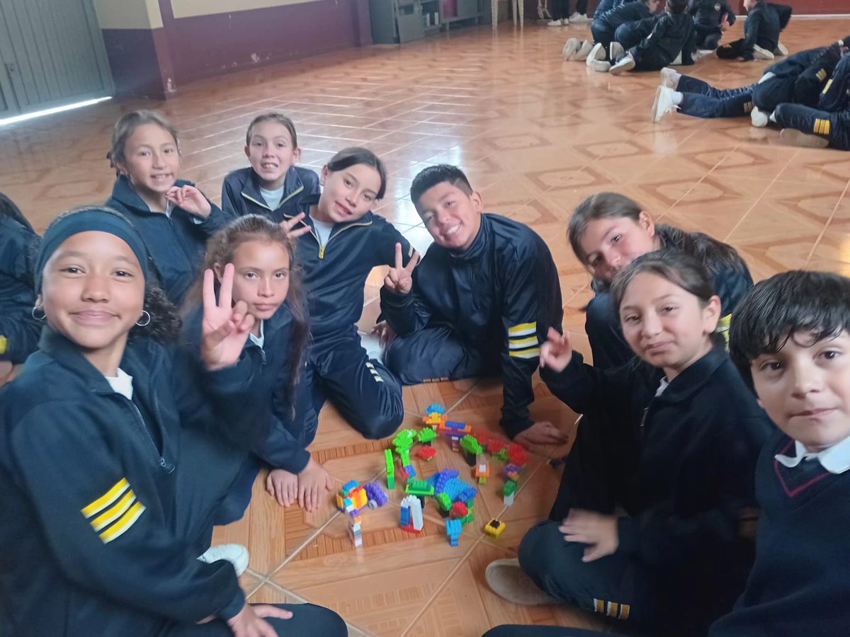 SBVerdeCund's tweet photo. 🦉🌱¡Nacen nuevos guardianes del ambiente!
En la conmemoración del #DíaDelMedioAmbiente, niñas y niños de la Escuela Bycúas Ambientales fortalecieron su conexión con la naturaleza en seis municipios de Cundinamarca🌎
#Sesquilé #Chocontá #LaCalera #Gama #Gachetá #Guasca https://t.co/wkIBly693u