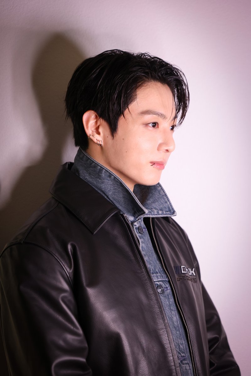 around_ent's tweet photo. Calvin Klein จับมือ Jung Kook จัดงานฉลองความร่วมมือครั้งสำคัญ ณ ร้านแฟล็กชิปสโตร์สาขาฮาราจูกุ กรุงโตเกียว ประเทศญี่ปุ่น

JUNGKOOK FOR CKJK EVENT 
#JUNGKOOKxCALVINKLEIN
#JUNGKOOK #CalvinKlein

อ่านข่าวเพิ่มเติม
📍https://t.co/MSbeFgsV6x

Calvin Klein แฟล็กชิปสโตร์ สาขาฮาราจูกุ ตั้งอยู่ที่ 4-31-10 จิงกูมาเอะเขตชิบูยะ กรุงโตเกียว เปิดให้บริการทุกวัน ตั้งแต่เวลา 10:00 น. ถึง 22:30 น. @calvinklein