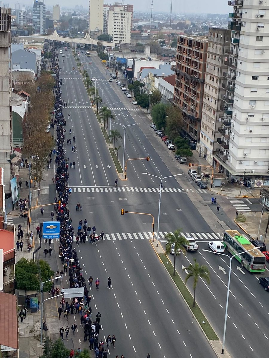 somoscorta's tweet photo. Así está la fila para despedir al Indio Solari en Villa Domínico, Avellaneda.

https://t.co/Mg8GNMN23n
