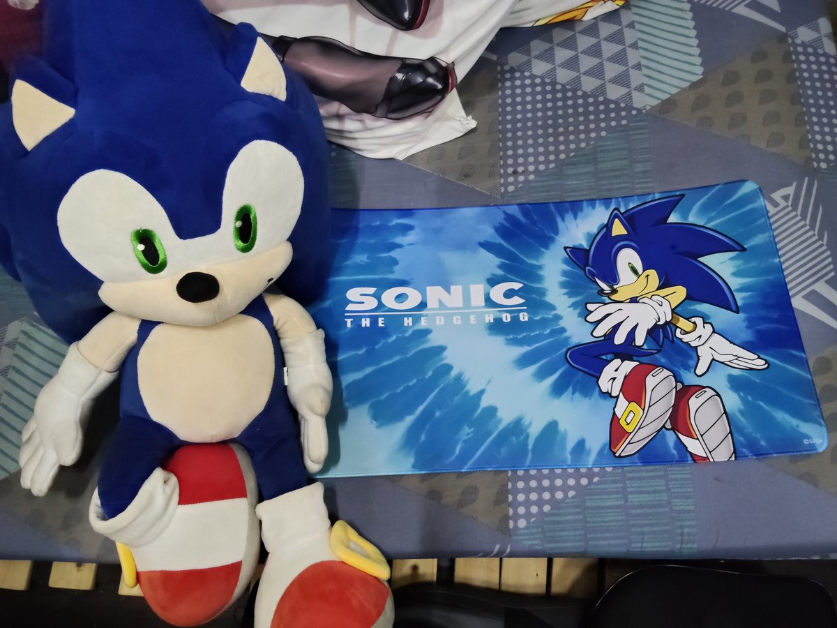 SimbaAme's tweet photo. 這個滑鼠墊大到我的電腦桌都塞不下了
#SonicTheHedegehog https://t.co/zrDxNcg6Ez