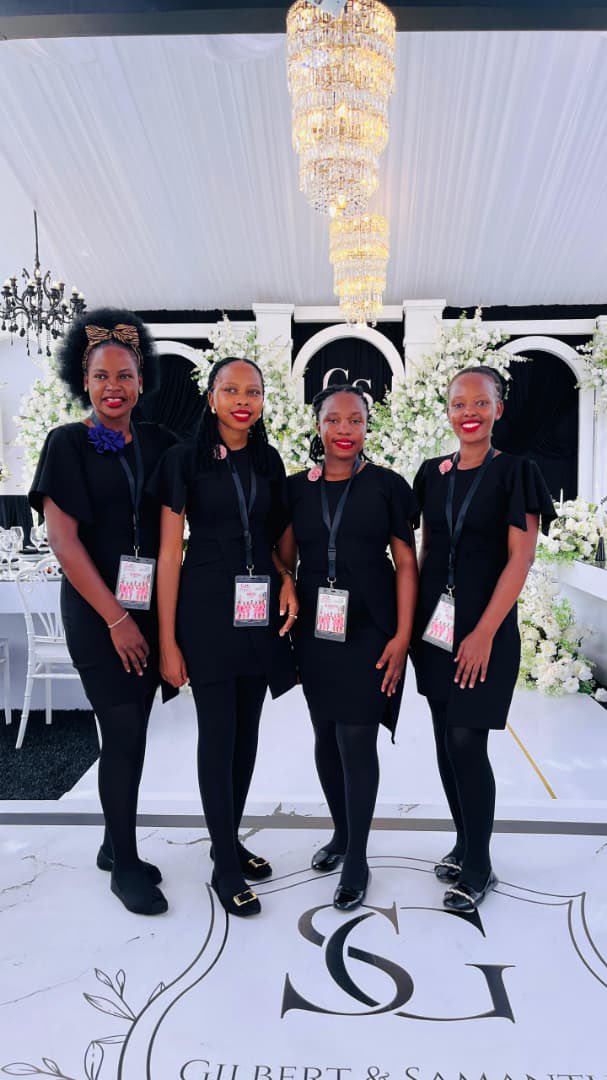 badgal_Ree_ree's tweet photo. Black, white, and beautifully done 🖤🤍  
Honored to usher at the stunning black & white wedding of Gilbert & Samantha at Elban Buwate Gardens.  
When the groom is Twiine Shots himself, you know every detail had to be picture perfect.  
#SmizeUshers #BlackAndWhiteWedding #TwiineShots #ElbanBuwateGardens

Pick @SmizeUshersUg today for your event ✨