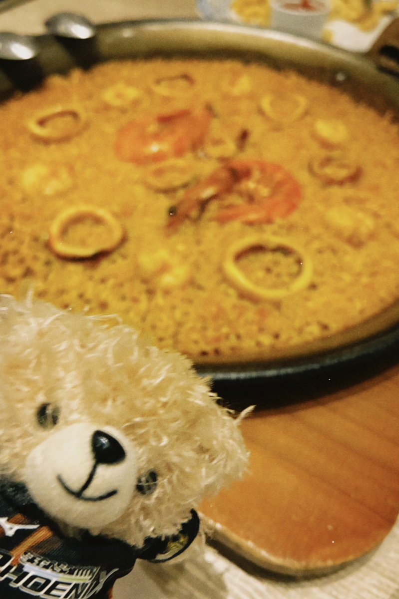 jco6p's tweet photo. HQの後はみんなでパエリア🐻
みなさまいつもありがとうございます🧡🤝 https://t.co/kieslpqGBC