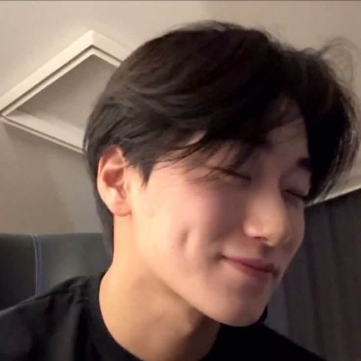 ihixw's tweet photo. @wuwyo @page_scobin @youthyuni utututu sayang, love you more bby 🤤 https://t.co/FSX7UO9Bon