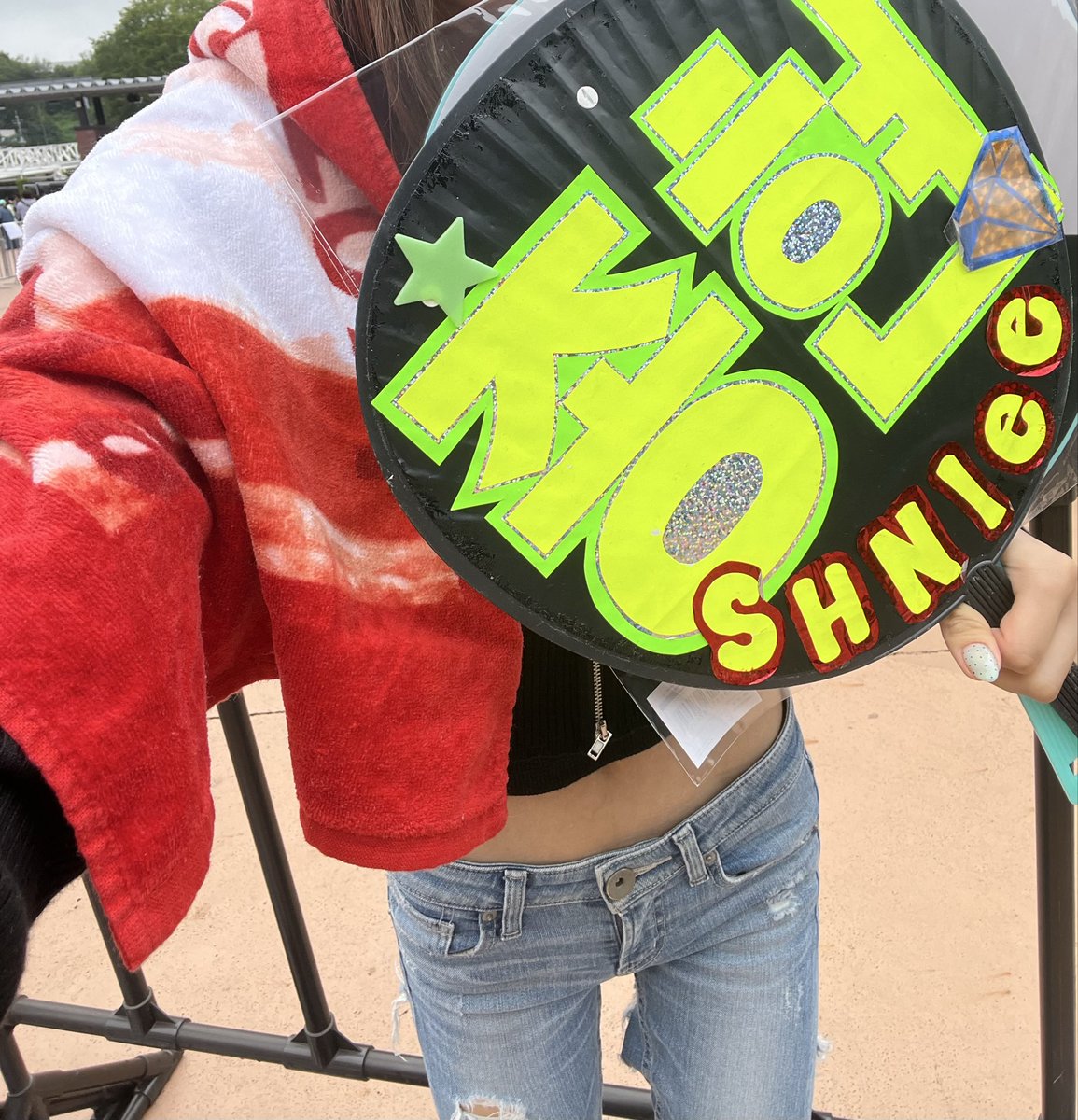 been125_'s tweet photo. SHINee元気もらえたよ〜最高🫶
昔のジョンペンうちわで行きました🥺
気づいてもらえてたらいいなぁ💭
SHINeeのLive本当元気もらえる🤭
いつまでも応援してるよ🥰
SHINee一途です😳🙌🏻
#SHINee https://t.co/Tj5PxLrAdd